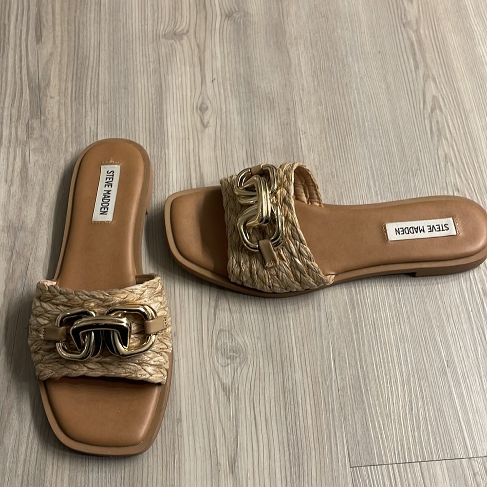 Steve Madden Tan Raffia Slide Sandals with Gold Chain Detail Sz 8 - Picture 4 of 12
